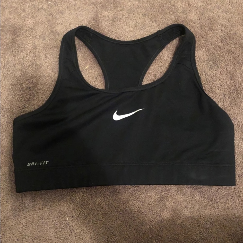 Nike sports bra size medium